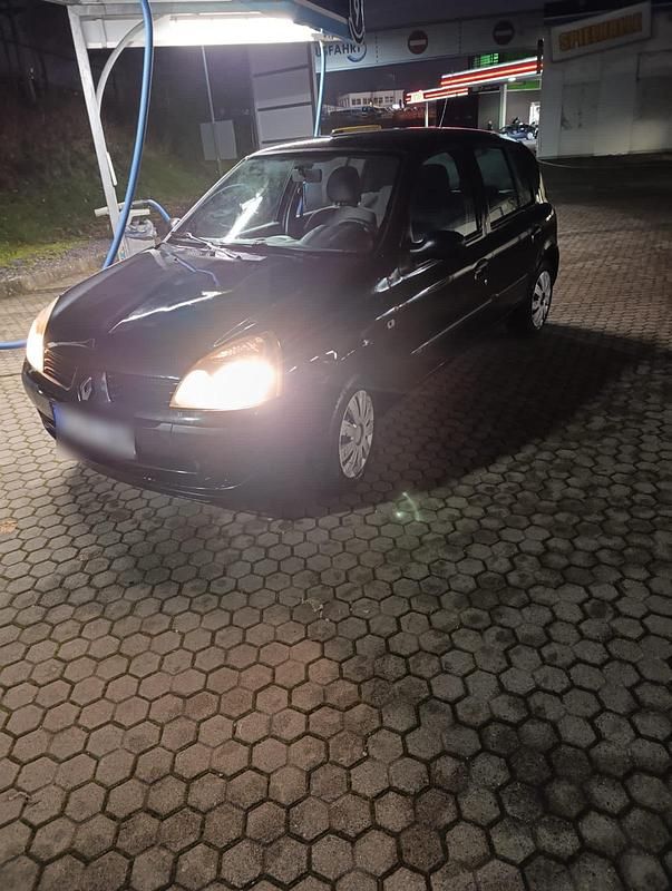 Blau Gebraucht 2004 Renault Clio II Kleinwagen | 1.250 € (Fairer Preis) - Bild 1/4