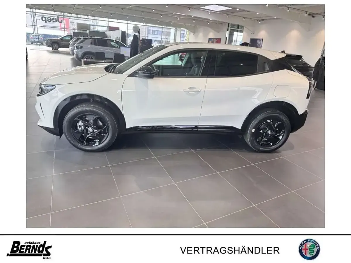Neu Alfa Romeo Junior Ti 136 PS (100 kW) 2026 Bianco sempione SUV