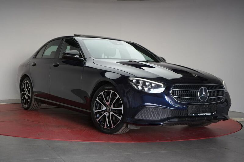 Blau Gebraucht 2022 Mercedes E300 Avantgarde Limousine | 34.490 € (Fairer Preis) - Bild 1/4