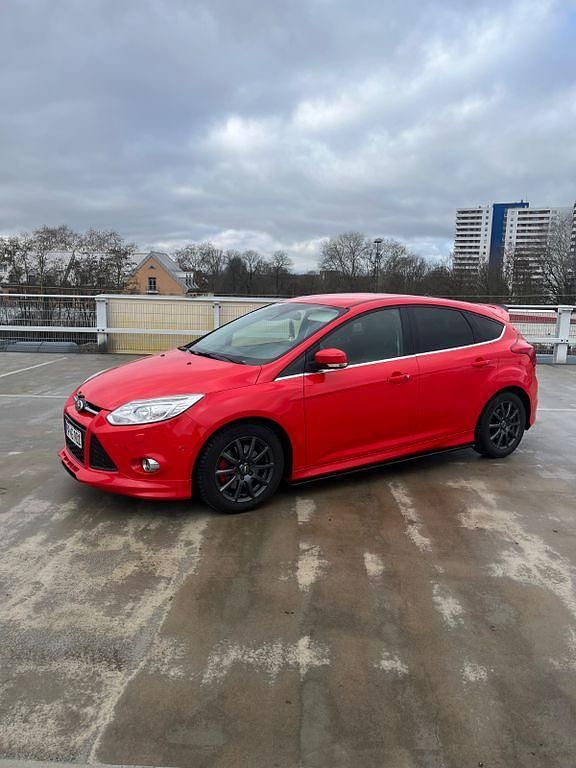 Gebraucht Ford Focus ST-Line 163 PS (119 kW) 2013 Rot Limousine