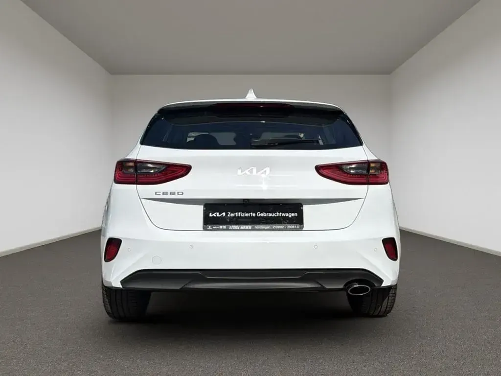 Gebraucht Kia Ceed Spirit 140 PS (102 kW) 2025 (wd) cararraweiss Kleinwagen