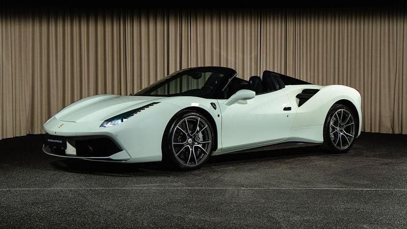 Gebraucht Ferrari 488 669 PS (492 kW) 2017 Weiß Cabrio
