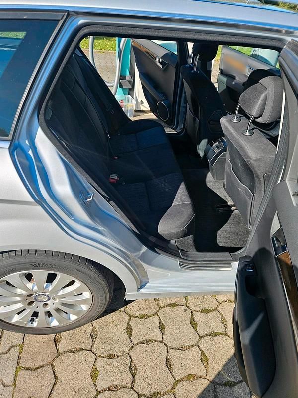 Gebraucht Mercedes C180 156 PS (114 kW) 2010 Grau Kombi