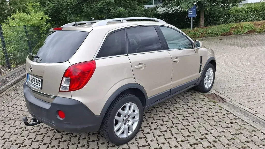 Gebraucht Opel Antara Design Edition 163 PS (119 kW) 2011 Gold SUV