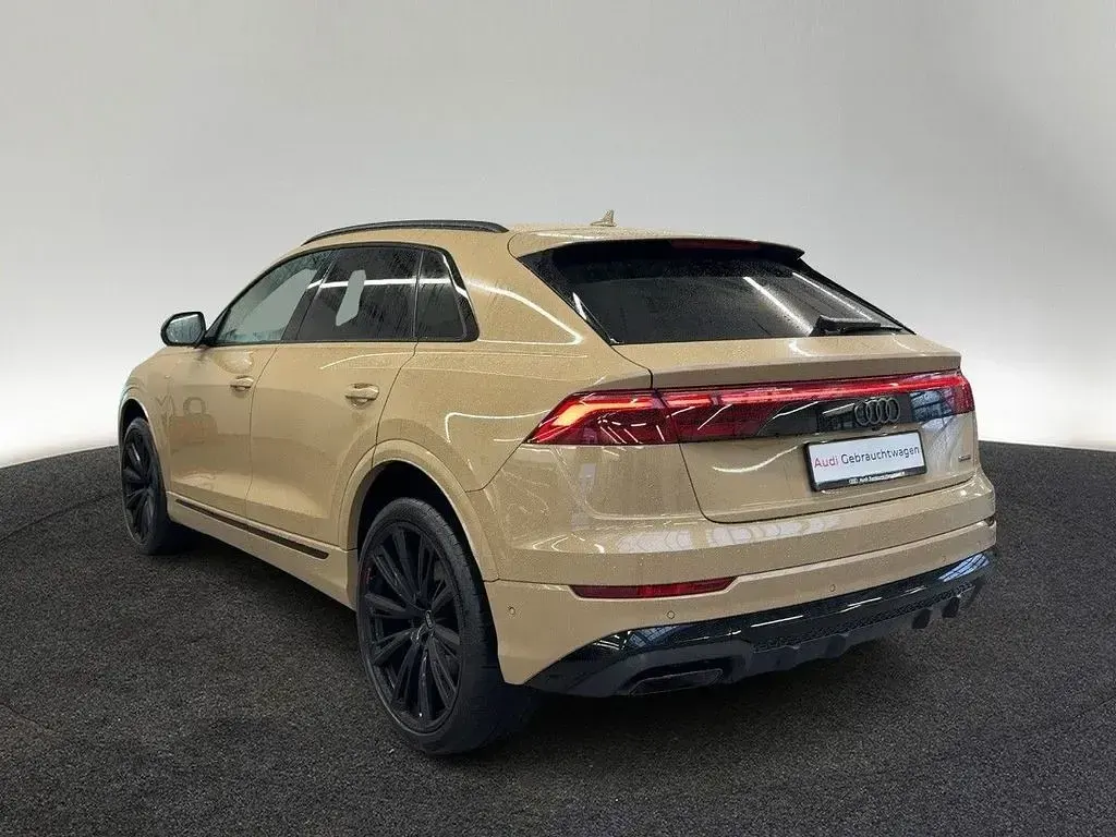 Używany Audi Q8 Ambiente 286 KM (210 kW) 2025 Złoty SUV