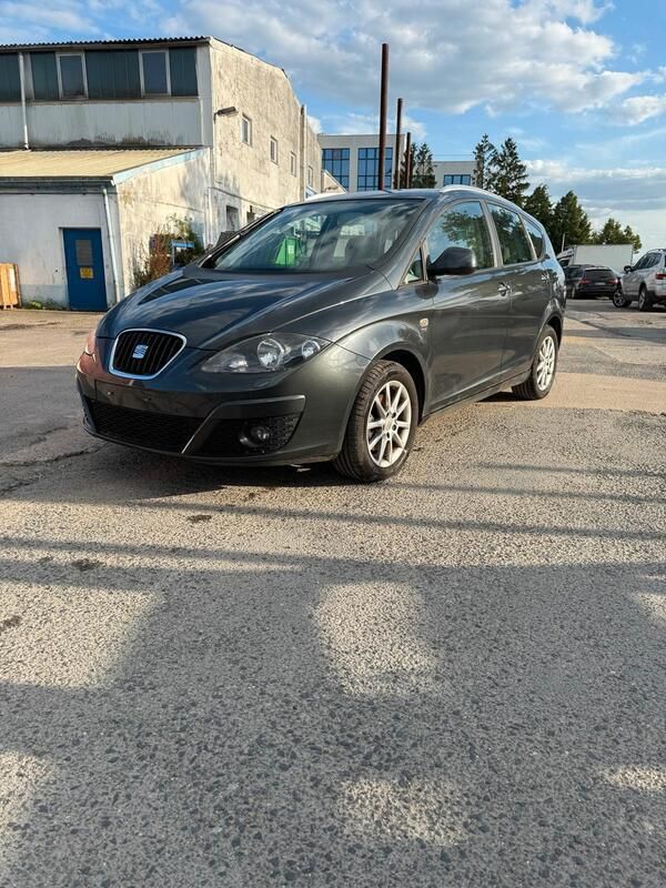 Grau Gebraucht 2010 Seat Altea XL Van / Kleinbus | 4.770 € (Etwas zu teuer) - Bild 1/4