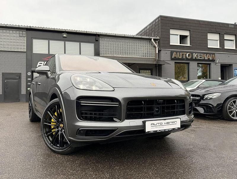 Quarzitgrau (metallic) Gebraucht 2020 Porsche Cayenne Turbo S SUV | 84.950 € - Bild 1/4