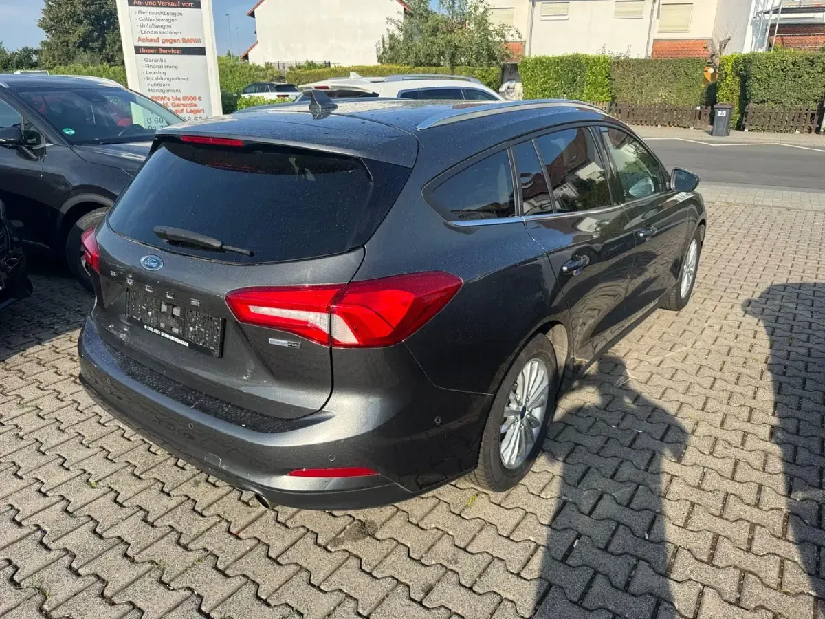 Gebraucht Ford Focus Titanium 155 PS (114 kW) 2020 Grau Kombi