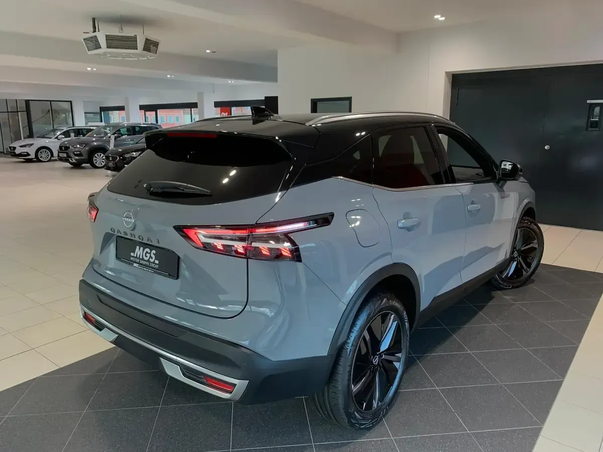 Neu Nissan Qashqai Tekna 158 PS (116 kW) 2025 Ceramic grey / black SUV