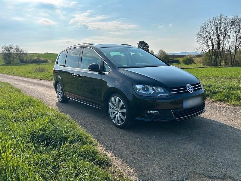 Second-hand VW Sharan 140 CP (102 kW) 2014 Negru Monovolum