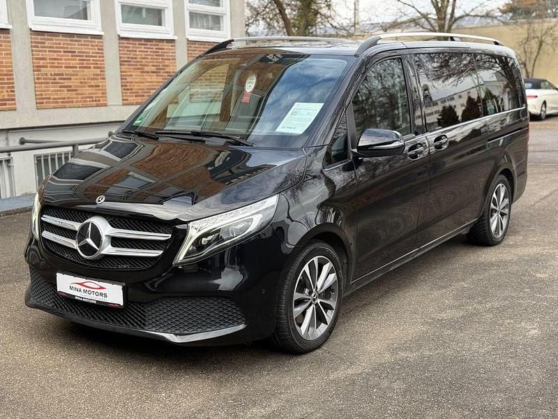 Schwarz Gebraucht 2019 Mercedes V220 Sport Van / Kleinbus | 34.999 € (Fairer Preis) - Bild 1/4