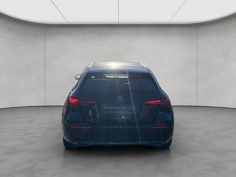 Gebraucht Mercedes A200 Advanced 163 PS (119 kW) 2024 Schwarz Limousine