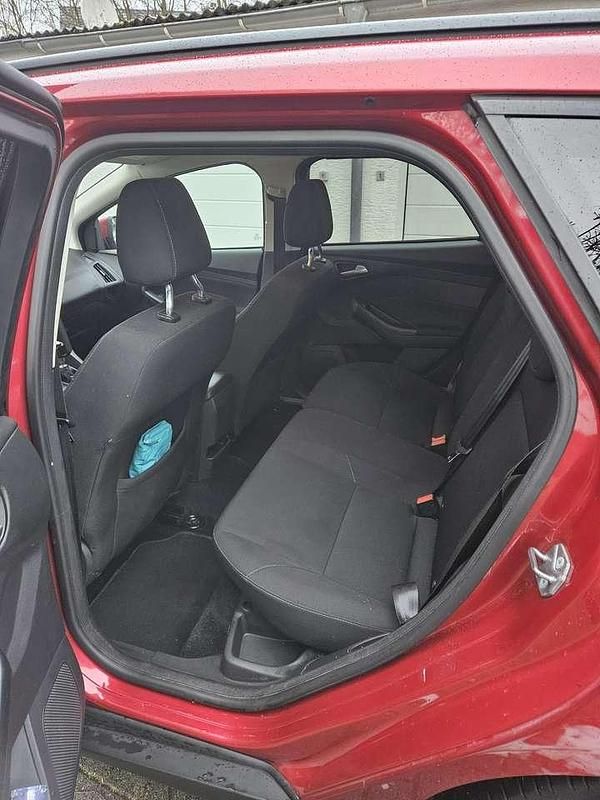 Gebraucht Ford Focus Business Edition 125 PS (91 kW) 2015 Rot Kombi