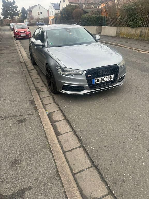 Grau Gebraucht 2013 Audi A6 Ambiente Limousine | 11.000 € - Bild 1/4
