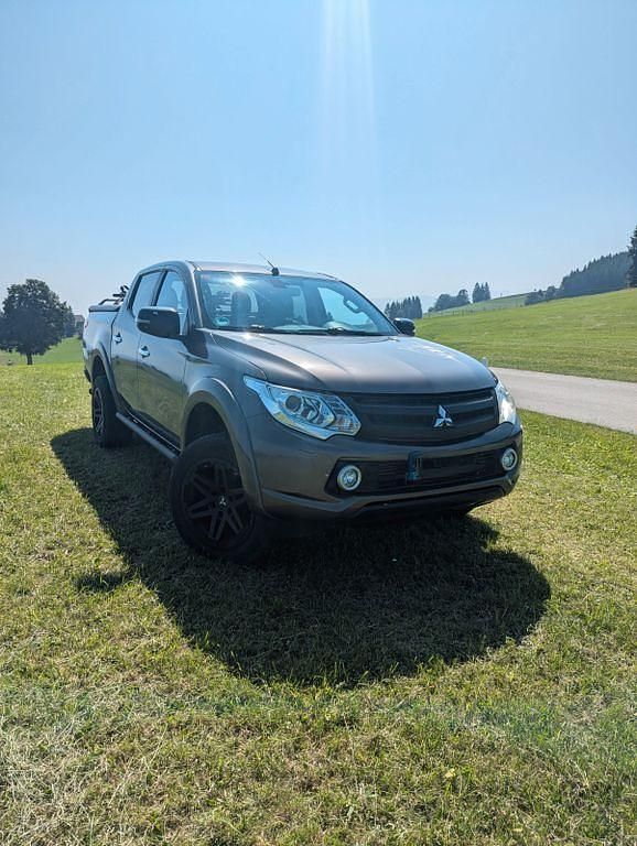 Braun Gebraucht 2016 Mitsubishi L200 Abholung | 22.999 € (Fairer Preis) - Bild 1/4