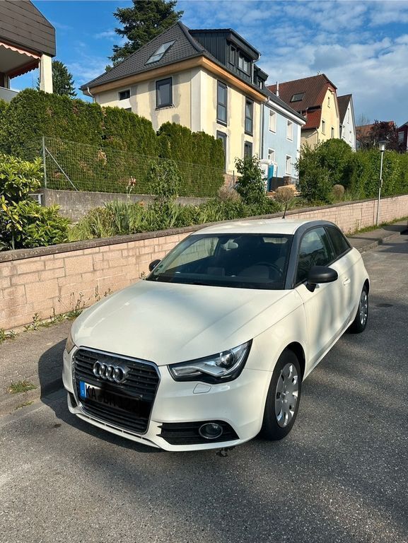 Weiß Gebraucht 2011 Audi A1 Ambition Kleinwagen | 8.000 € (Guter Preis) - Bild 1/4