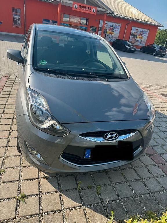 Gebraucht Hyundai ix20 Classic 90 PS (66 kW) 2012 Grau Kleinwagen