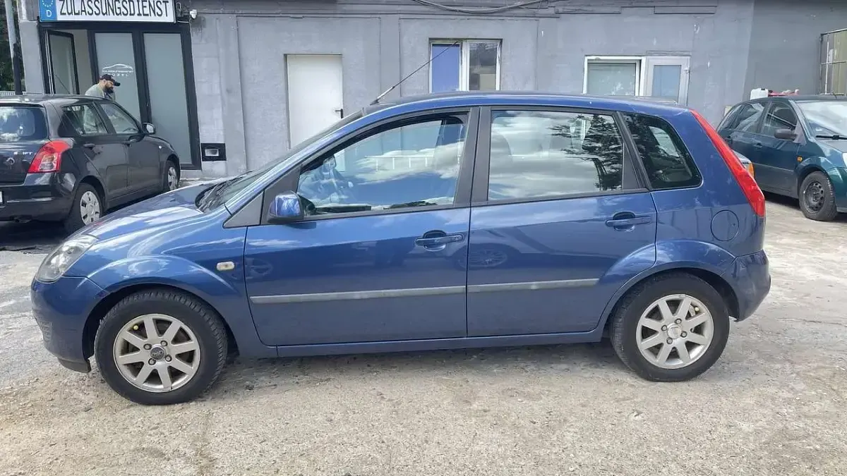 Gebraucht Ford Fiesta 80 PS (58 kW) 2008 Blau Kleinwagen