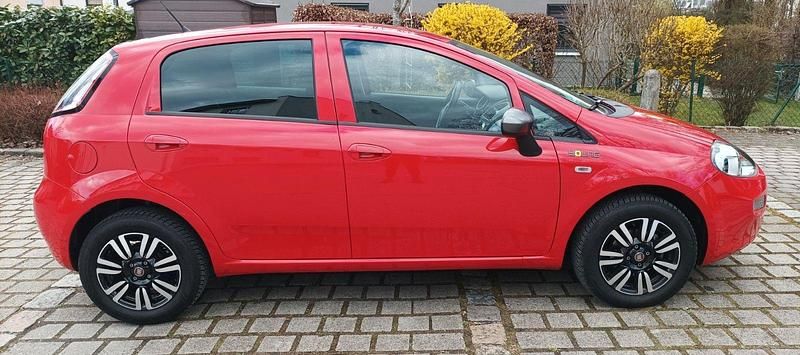 Gebraucht Fiat Punto Young 69 PS (50 kW) 2015 Rot Kleinwagen