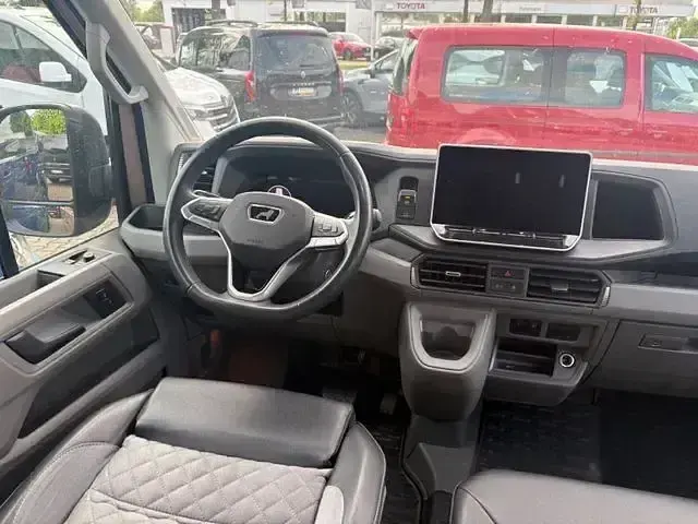Second-hand MAN TGE 177 CP (130 kW) 2025 Auriu Van