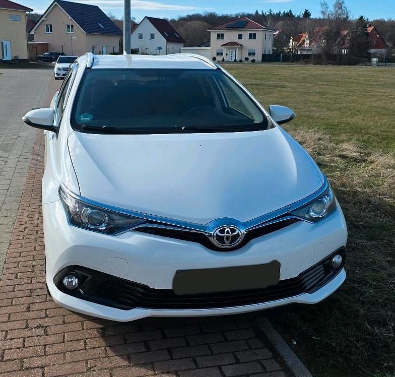 Gebraucht Toyota Auris 111 PS (81 kW) 2015 Weiß Kombi