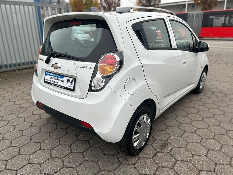 Gebraucht Chevrolet Spark LS 82 PS (60 kW) 2010 Weiß Kleinwagen