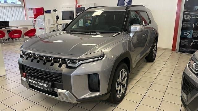 Grau Neu 2025 Ssangyong (KGM) Torres SUV | 32.250 € - Bild 1/4