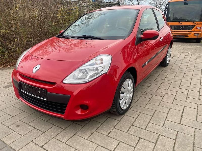 Hellrot Gebraucht 2011 Renault Clio II Expression Kleinwagen | 2.999 € - Bild 1/4