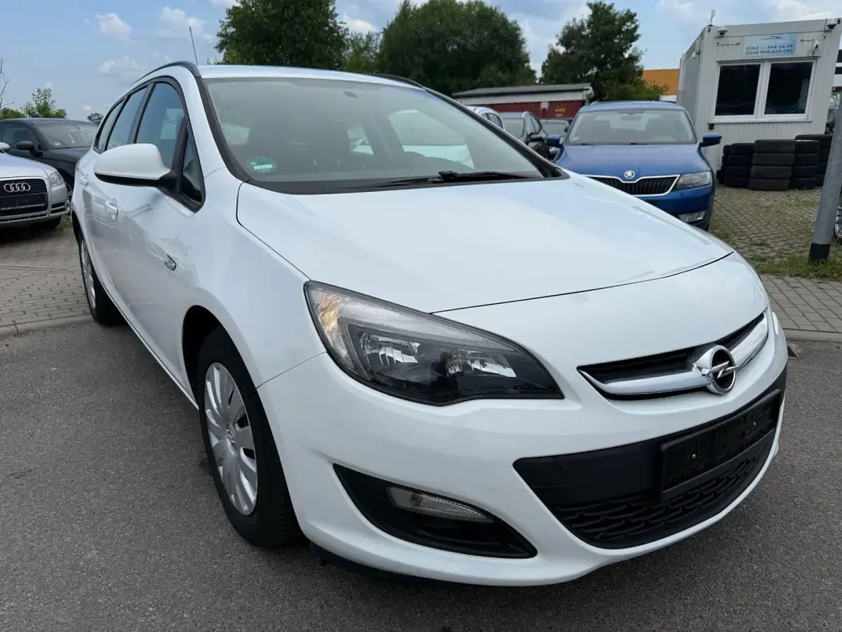 Gebraucht Opel Astra 116 PS (85 kW) 2013 Weiß Kombi