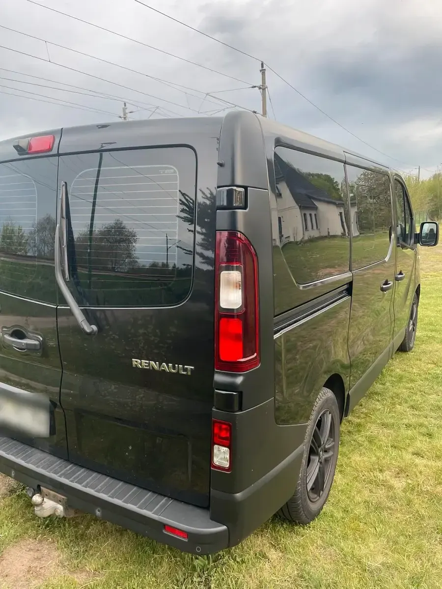 Gebraucht Renault Traffic 145 PS (106 kW) 2017 Schwarz Van / Kleinbus