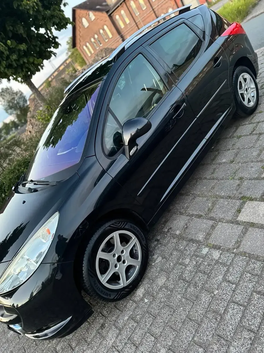 Gebraucht Peugeot 207 95 PS (69 kW) 2008 Schwarz Kombi