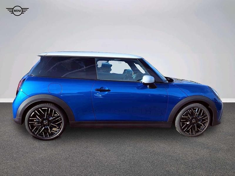 Gebraucht Mini Cooper Favoured 156 PS (114 kW) 2024 Blau Kleinwagen