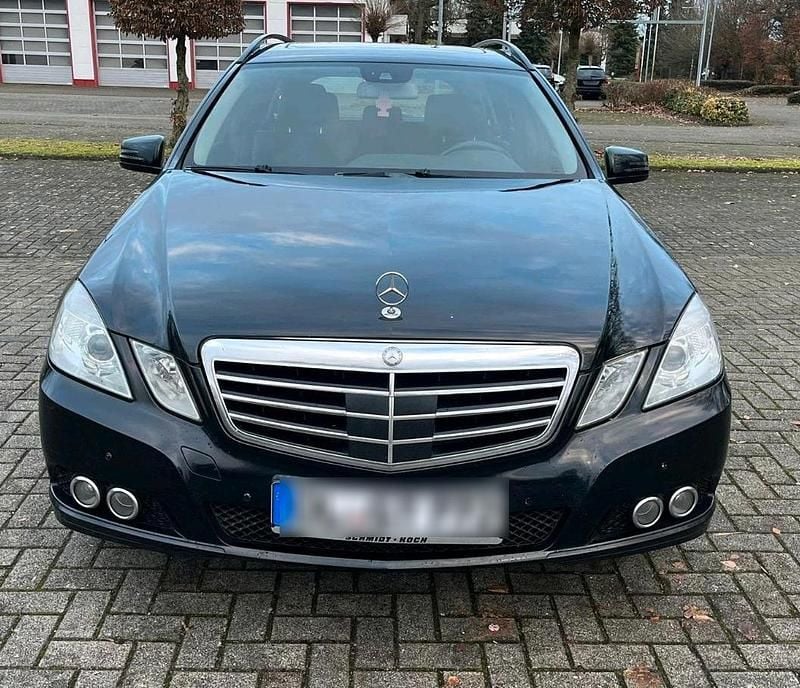 Gebraucht Mercedes E250 204 PS (150 kW) 2010 Schwarz Kombi