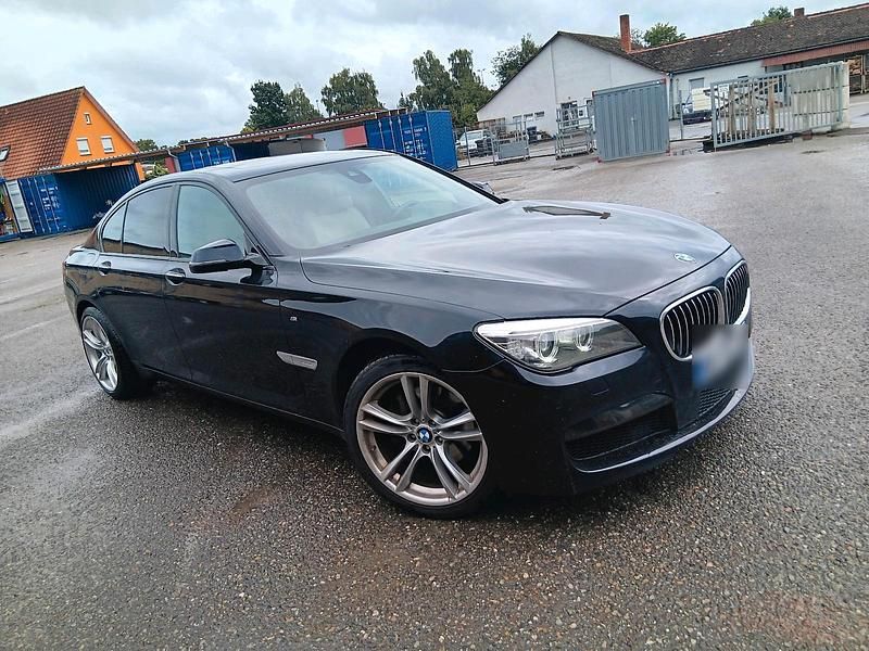Gebraucht BMW 730 258 PS (189 kW) 2015 Blau Limousine