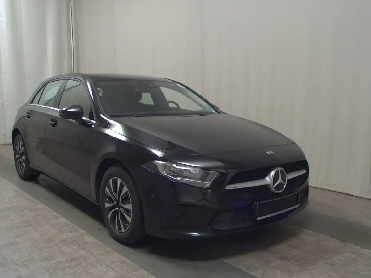 Gebraucht Mercedes A200 Style 150 PS (110 kW) 2023 Schwarz Limousine