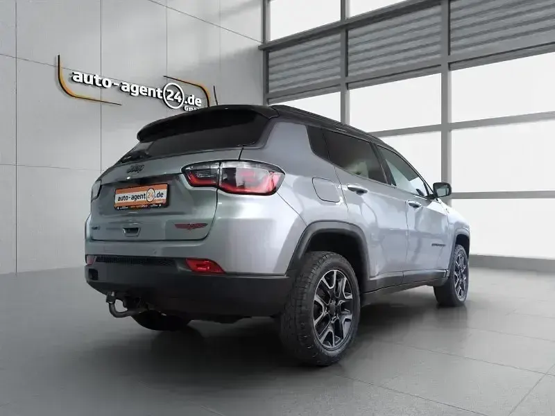 Used Jeep Compass Trailhawk 170 HP (125 kW) 2019 Silver SUV