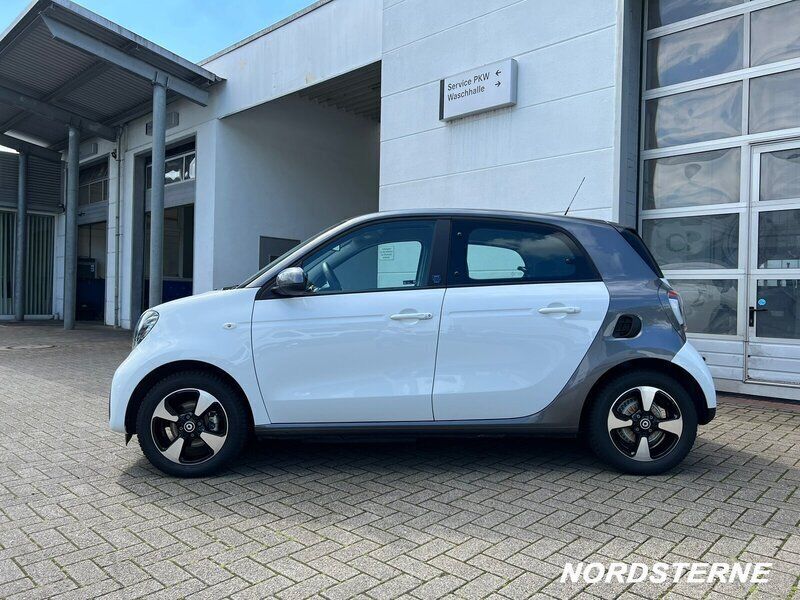 Gebraucht Smart ForFour Electric Drive Exclusive 60 kW (82 PS) 2021 Weiß Limousine