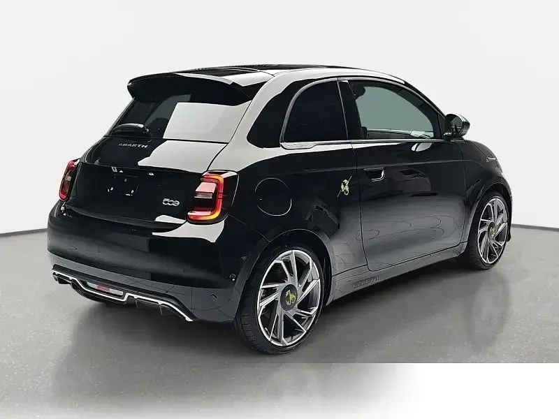 Neu Abarth 500e Turismo 114 kW (155 PS) 2026 Schwarz Kleinwagen