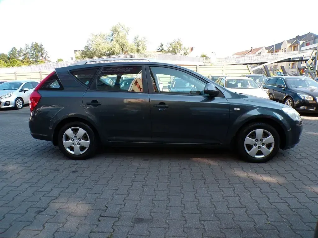 Gebraucht Kia Ceed 109 PS (80 kW) 2009 Grau Kleinwagen