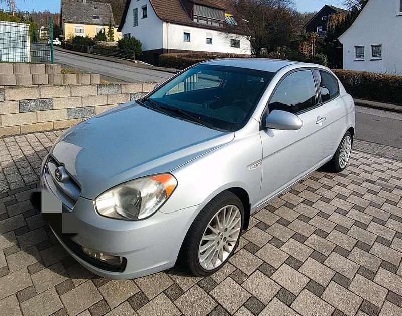 Gebraucht Hyundai Accent 97 PS (71 kW) 2007 Silber Limousine
