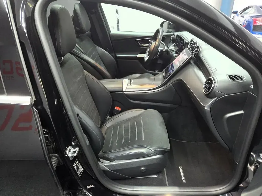 Gebraucht Mercedes GLC300 AMG line 269 PS (197 kW) 2023 Obsidianschwarz metallic SUV