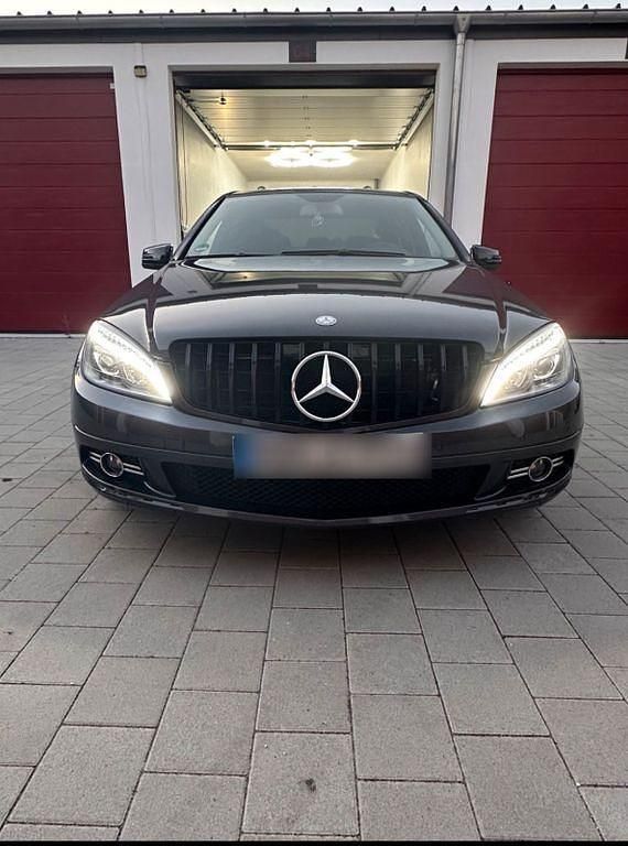 Grau Gebraucht 2008 Mercedes C200 Avantgarde Limousine | 11.500 € (Teuer) - Bild 1/4