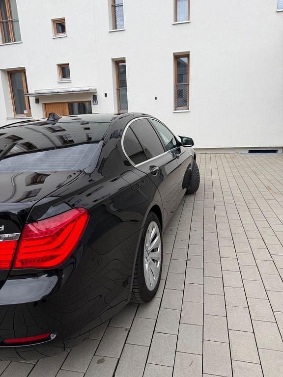 Gebraucht BMW 730 245 PS (180 kW) 2010 Schwarz Limousine