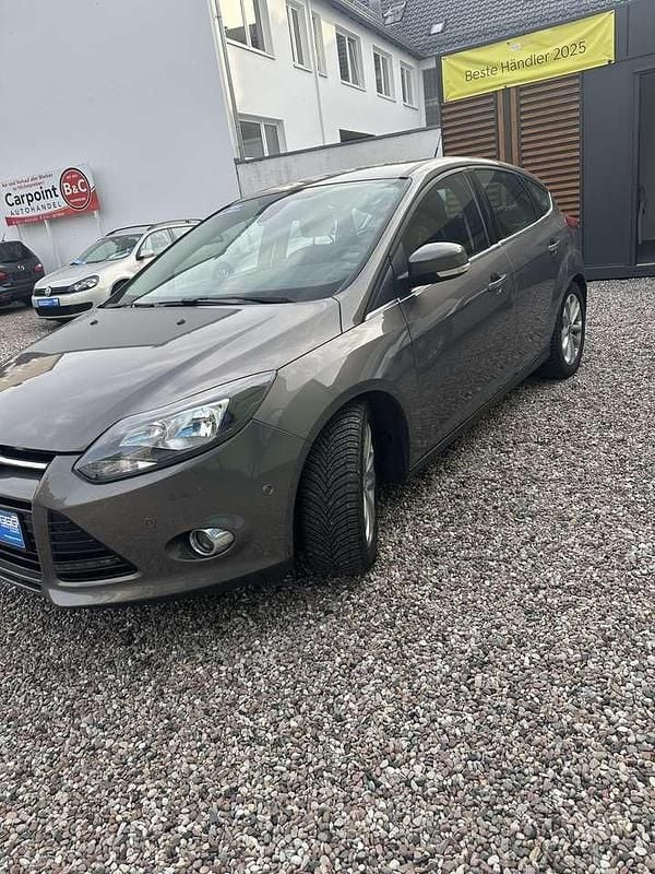 Brisbane brown/lunar sky Gebraucht 2012 Ford Focus Titanium Kleinwagen | 5.799 € (Fairer Preis) - Bild 1/4