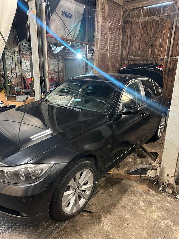 Gebraucht BMW 320 150 PS (110 kW) 2005 Schwarz Limousine