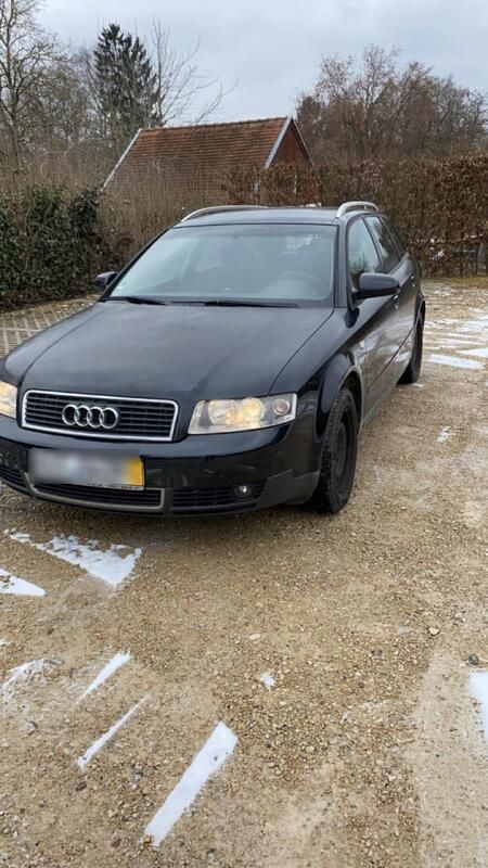 Schwarz Gebraucht 2002 Audi A4 Kombi | 450 € (Superpreis) - Bild 1/4