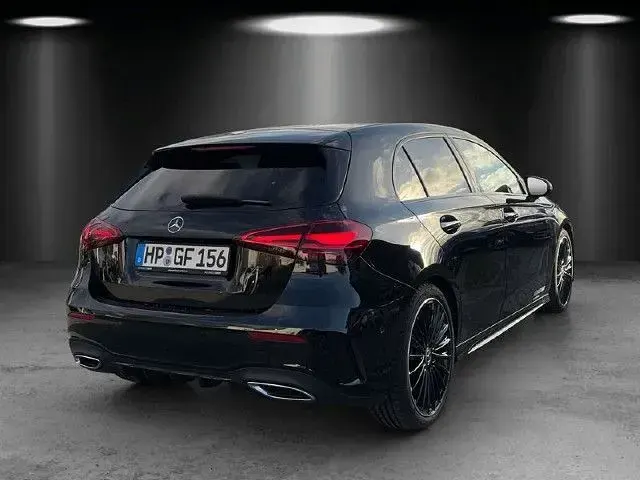 Gebraucht Mercedes A200 AMG 163 PS (119 kW) 2025 Schwarz Limousine
