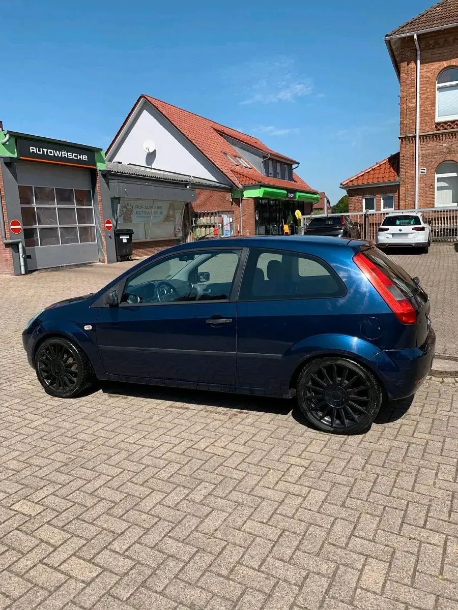 Gebraucht Ford Fiesta 75 PS (55 kW) 2004 Blau Kleinwagen
