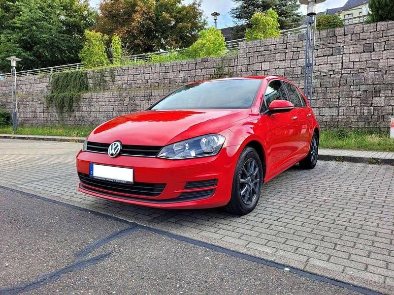 Rot Gebraucht 2015 VW Golf VII Trendline Limousine | 7.350 € (Guter Preis) - Bild 1/4