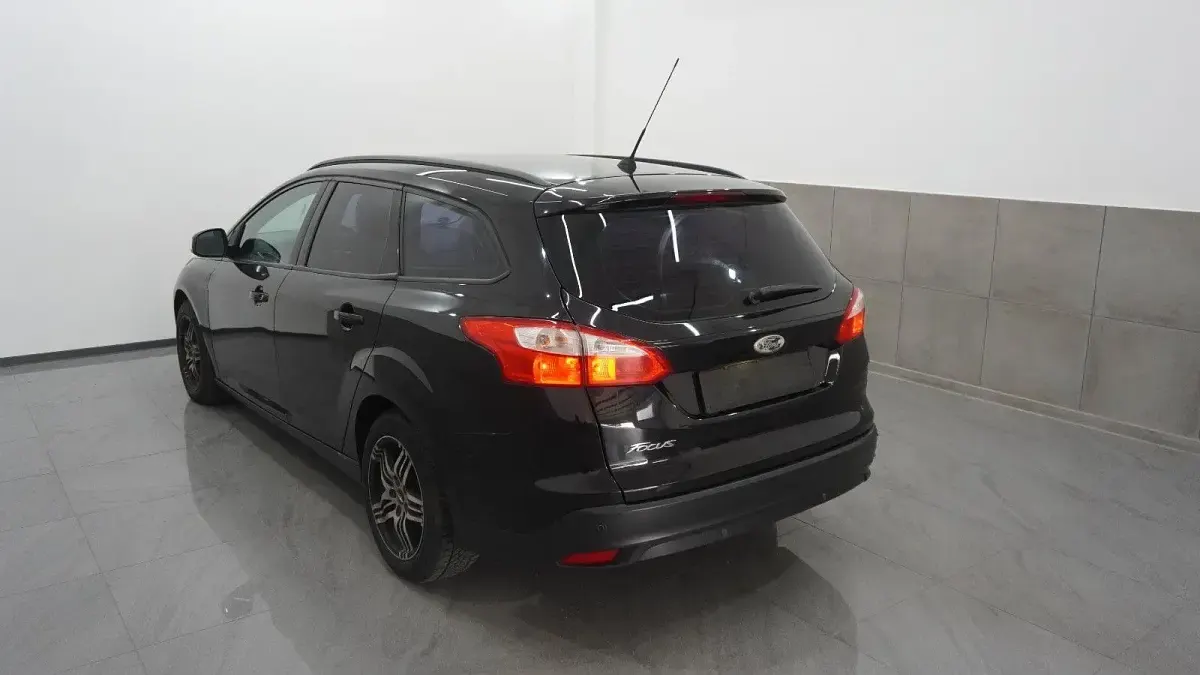 Gebraucht Ford Focus Trend 105 PS (77 kW) 2011 Schwarz Kombi